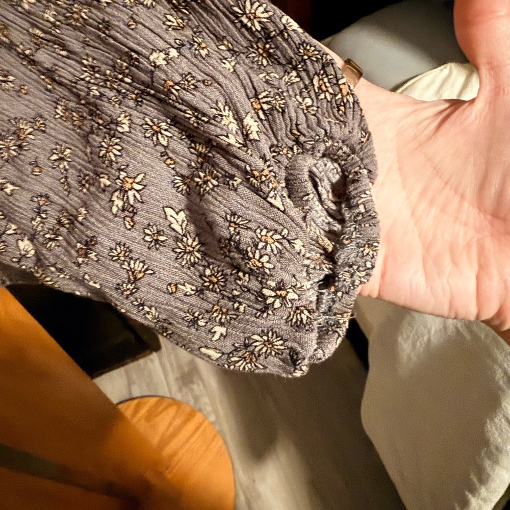 CJLA Floral Gray Women's Top - Picture 4 of 5